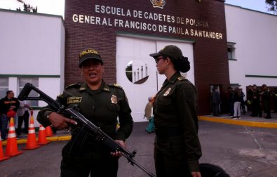 atentado-con-coche-bomba-en-escuela-de-policia-de-bogota-deja-9-muertos