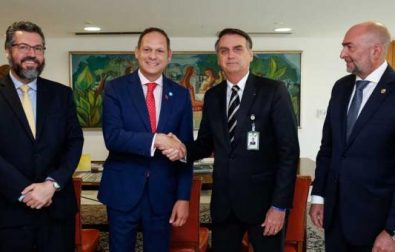 bolsonaro-abraza-a-una-oposicion-venezolana-que-proclama-a-guaido-presidente