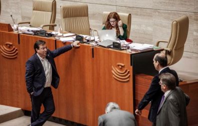 el-psoe-extremeno-reta-a-pedro-sanchez-votando-a-favor-de-aplicar-el-articulo-155-en-cataluna